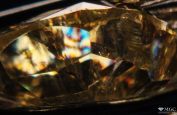 Anomalous interference colors in natural diamond type Ia. Viewing conditions - polarized light, nicknames +.
