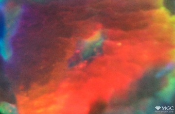 Сотовая структура цветовых пятен (типа "кожа змеи") в синтетическом опале. Режим просмотра - отражённый свет.